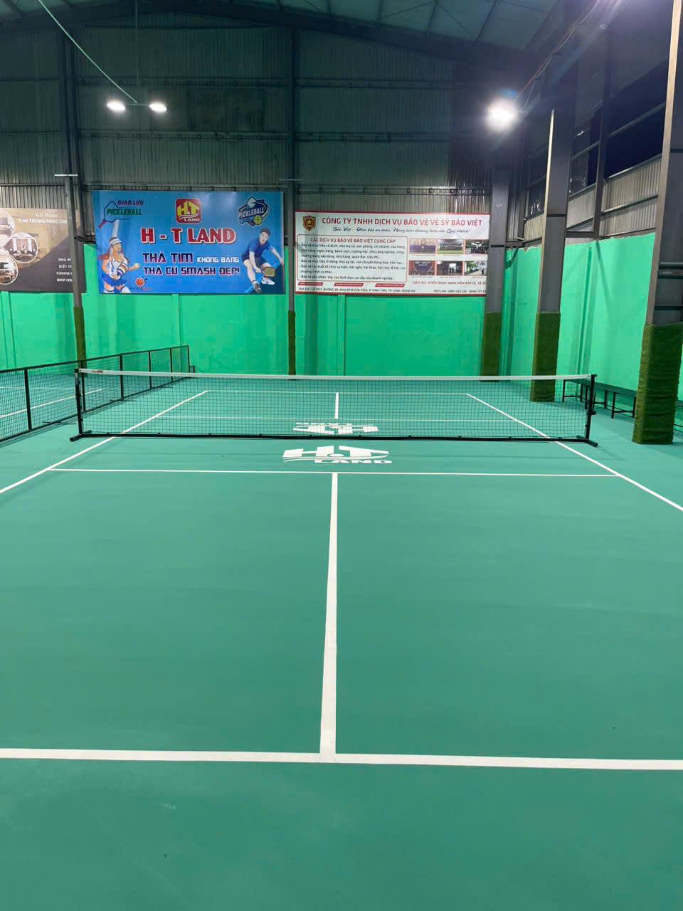 TÌM HIỂU VỀ CÁC LOẠI SÂN PICKLEBALL ĐẠT TIÊU CHUẨN
